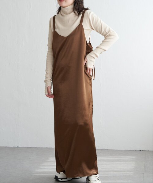 VENCEEXCHANGE(ヴァンスエクスチェンジ)の「サテンキャミワンピース(ワンピース・レディース・グレイッシュベージュ/アイボリー/ブラウン/ブラック・FREE)」の7枚目の写真