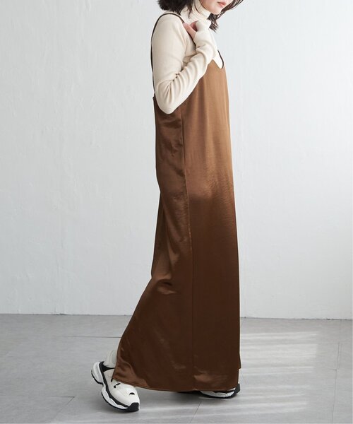 VENCEEXCHANGE(ヴァンスエクスチェンジ)の「サテンキャミワンピース(ワンピース・レディース・グレイッシュベージュ/アイボリー/ブラウン/ブラック・FREE)」の9枚目の写真