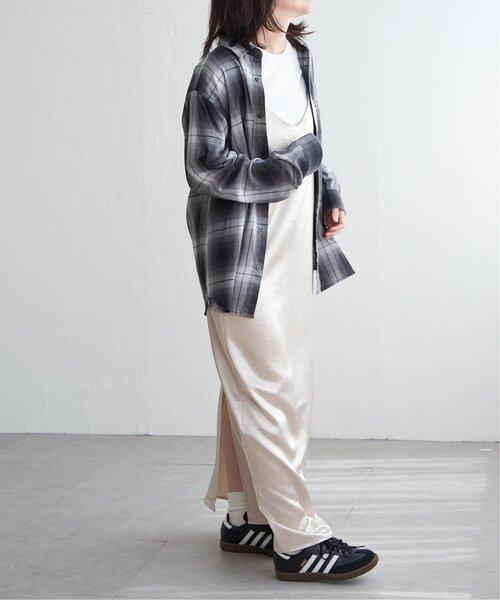 VENCEEXCHANGE(ヴァンスエクスチェンジ)の「サテンキャミワンピース(ワンピース・レディース・グレイッシュベージュ/アイボリー/ブラウン/ブラック・FREE)」の14枚目の写真