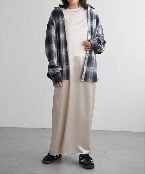 VENCEEXCHANGE(ヴァンスエクスチェンジ)の「サテンキャミワンピース(ワンピース・レディース・グレイッシュベージュ/アイボリー/ブラウン/ブラック・FREE)」の15枚目の写真