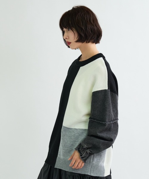 A.D.C.L.（エーディーシーエル）の「袖デニム切替 カラーブロッキング ニットプルオーバー（ニット/セーター・レディース・ブラック/レッド・M/L）」の5枚目の写真