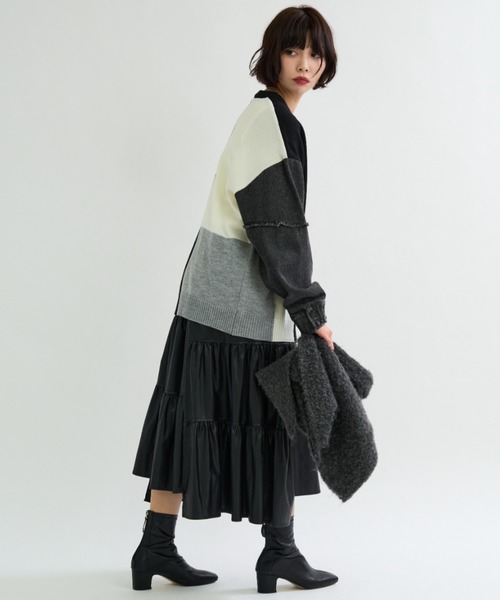 A.D.C.L.（エーディーシーエル）の「袖デニム切替 カラーブロッキング ニットプルオーバー（ニット/セーター・レディース・ブラック/レッド・M/L）」の16枚目の写真