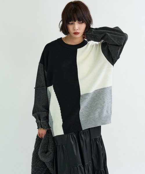 A.D.C.L.（エーディーシーエル）の「袖デニム切替 カラーブロッキング ニットプルオーバー（ニット/セーター・レディース・ブラック/レッド・M/L）」の4枚目の写真