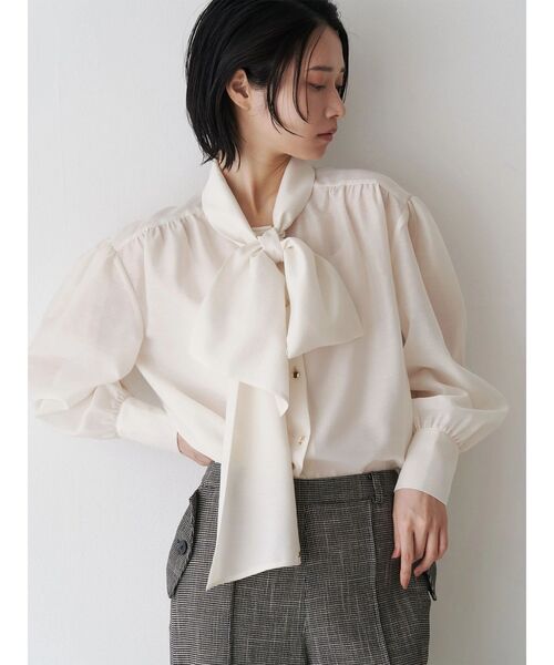 TONAL(トーナル)の「ビックリボンボウタイブラウス(シャツ/ブラウス・レディース・ピンク/チャコールグレー/オフホワイト・MEDIUM)」の5枚目の写真