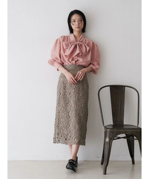 TONAL(トーナル)の「ビックリボンボウタイブラウス(シャツ/ブラウス・レディース・ピンク/チャコールグレー/オフホワイト・MEDIUM)」の7枚目の写真