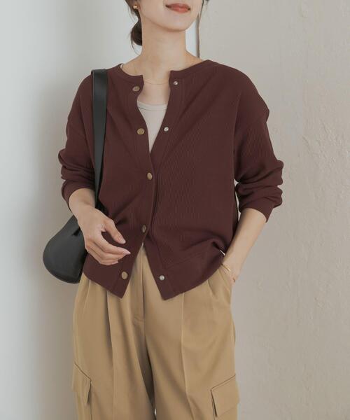 URBAN RESEARCH DOORS（アーバンリサーチドアーズ）の「タックフライスカーディガン（カーディガン/ボレロ・レディース・ネイビー/グレー系その他/バーガンディー・MEDIUM）」の3枚目の写真