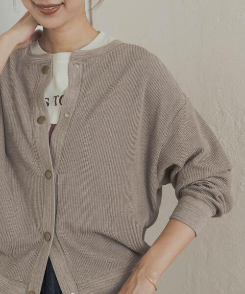 URBAN RESEARCH DOORS（アーバンリサーチドアーズ）の「タックフライスカーディガン（カーディガン/ボレロ・レディース・ネイビー/グレー系その他/バーガンディー・MEDIUM）」の4枚目の写真