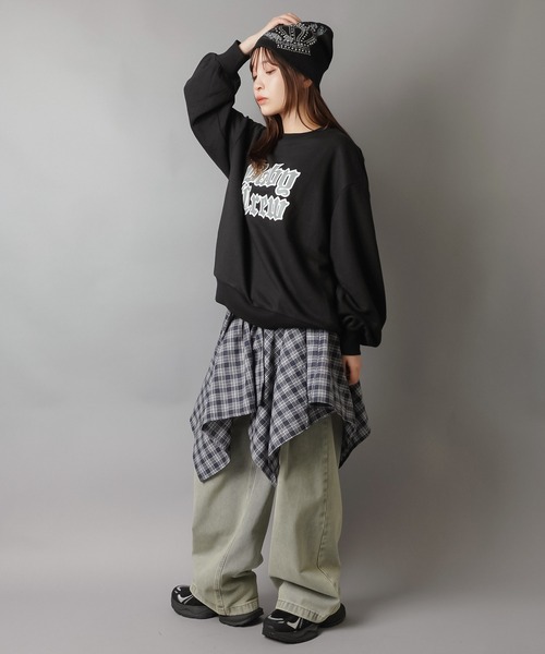 SPINNS(スピンズ)の「裏毛オーバーサイズスウェット/オールドイングリッシュ/フロントプリント(スウェット・レディース・ネイビー/レッド/杢グレー/ブラック・ONESIZE)」の6枚目の写真