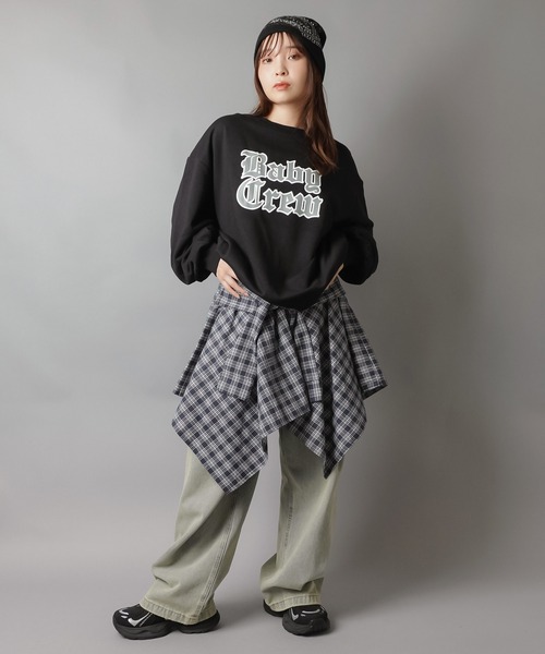 SPINNS(スピンズ)の「裏毛オーバーサイズスウェット/オールドイングリッシュ/フロントプリント(スウェット・レディース・ネイビー/レッド/杢グレー/ブラック・ONESIZE)」の5枚目の写真