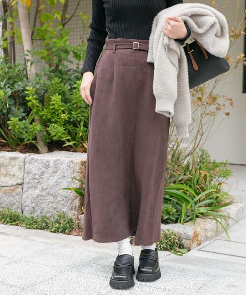 ITEMS URBANRESEARCH（アイテムズ アーバンリサーチ）の「『イージーケア』ベルト付きフェイクスエードスカート（スカート・レディース・イエロー/ネイビー/ブラウン・FREE）」の9枚目の写真