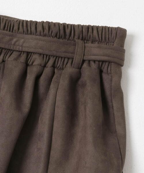 ITEMS URBANRESEARCH（アイテムズ アーバンリサーチ）の「『イージーケア』ベルト付きフェイクスエードスカート（スカート・レディース・イエロー/ネイビー/ブラウン・FREE）」の12枚目の写真