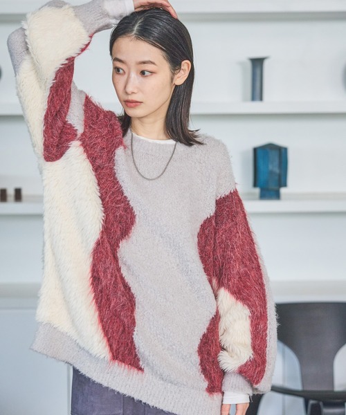 LAKOLE（ラコレ）の「インターシャ配色プルオーバー / 583728（ニット/セーター・レディース・チャコールグレー/ベージュ/イエロー/レッド・FREE）」の4枚目の写真