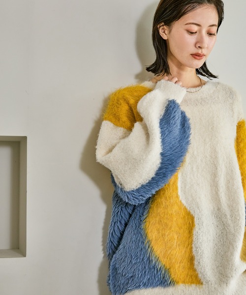 LAKOLE（ラコレ）の「インターシャ配色プルオーバー / 583728（ニット/セーター・レディース・チャコールグレー/ベージュ/イエロー/レッド・FREE）」の3枚目の写真