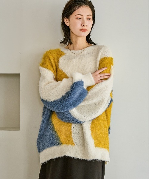 LAKOLE（ラコレ）の「インターシャ配色プルオーバー / 583728（ニット/セーター・レディース・チャコールグレー/ベージュ/イエロー/レッド・FREE）」の5枚目の写真