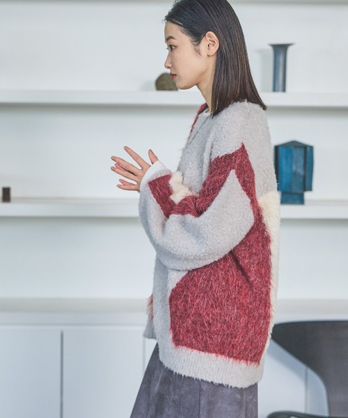 LAKOLE（ラコレ）の「インターシャ配色プルオーバー / 583728（ニット/セーター・レディース・チャコールグレー/ベージュ/イエロー/レッド・FREE）」の14枚目の写真