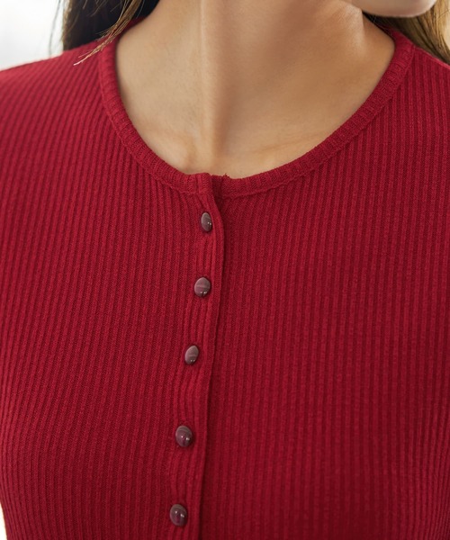 STYLE DELI（スタイルデリ）の「ボタンいっぱいリブカットソートップス（Tシャツ/カットソー・レディース・ブラック/ネイビー/レッド・MEDIUM）」の5枚目の写真