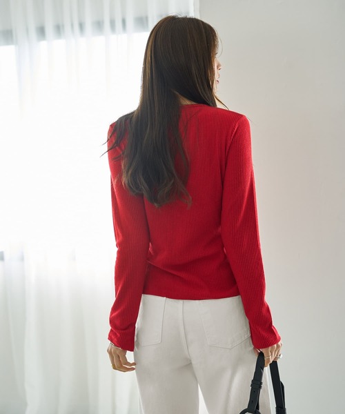 STYLE DELI（スタイルデリ）の「ボタンいっぱいリブカットソートップス（Tシャツ/カットソー・レディース・ブラック/ネイビー/レッド・MEDIUM）」の9枚目の写真