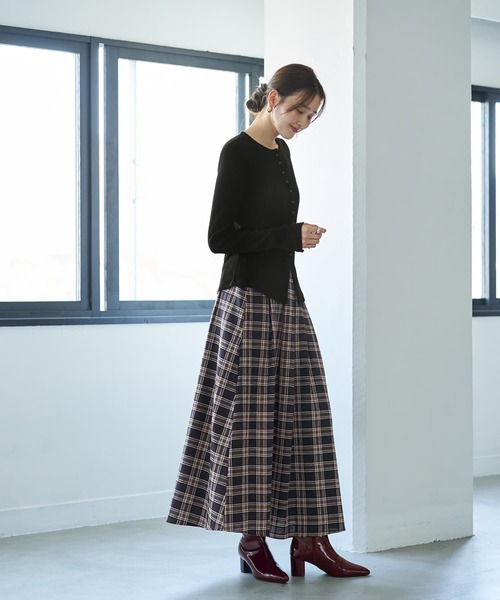 STYLE DELI（スタイルデリ）の「ボタンいっぱいリブカットソートップス（Tシャツ/カットソー・レディース・ブラック/ネイビー/レッド・MEDIUM）」の19枚目の写真