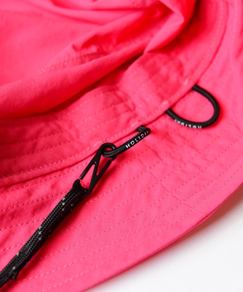 HOLIDAY（ホリデイ）の「SUPPLEX NYLON ATTACHMENT HAT サプレックスナイロンアタッチメントハット（ハット・レディース・ブラック/ピンク・ONE SIZE）」の4枚目の写真