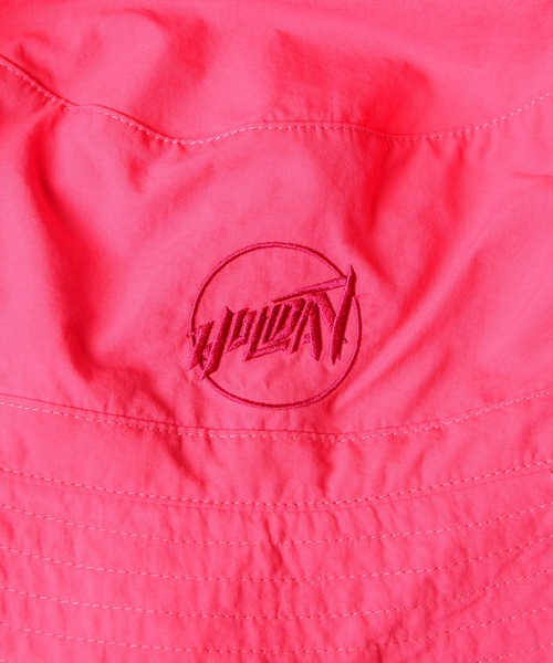 HOLIDAY（ホリデイ）の「SUPPLEX NYLON ATTACHMENT HAT サプレックスナイロンアタッチメントハット（ハット・レディース・ブラック/ピンク・ONE SIZE）」の6枚目の写真