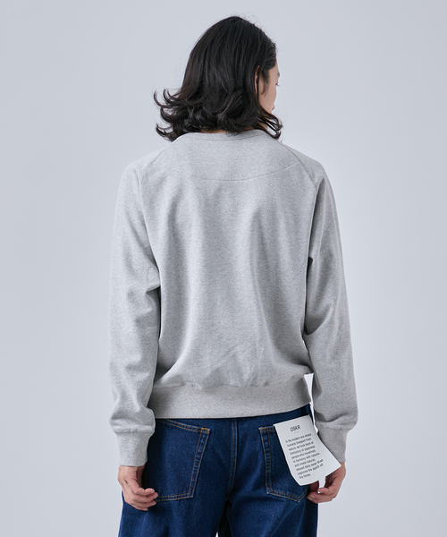 B.C STOCK(ベーセーストック)の「文豪フォト クルーネックスウェット(スウェット・メンズ・グレー/ホワイト系その他/チャコールグレー・MEDIUM/LARGE)」の11枚目の写真