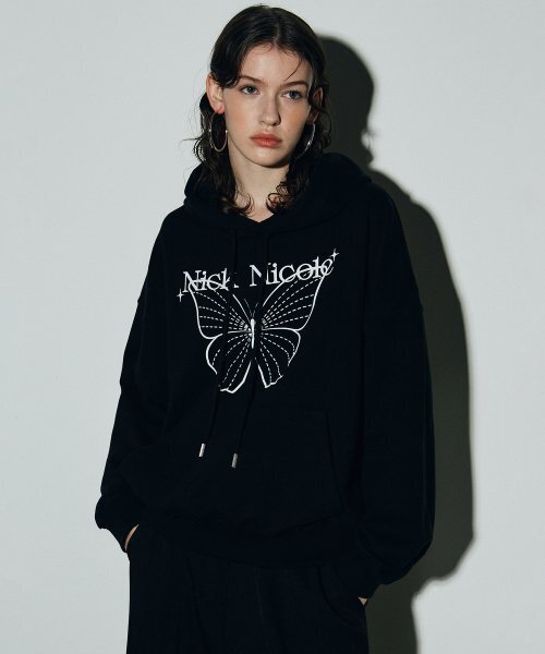 NICK&NICOLE(ニックアンドニコール)の「SHINE BUTTERFLY HOODY SWEATSHIRT_BLACK(パーカー・レディース・その他・FREE)」の3枚目の写真