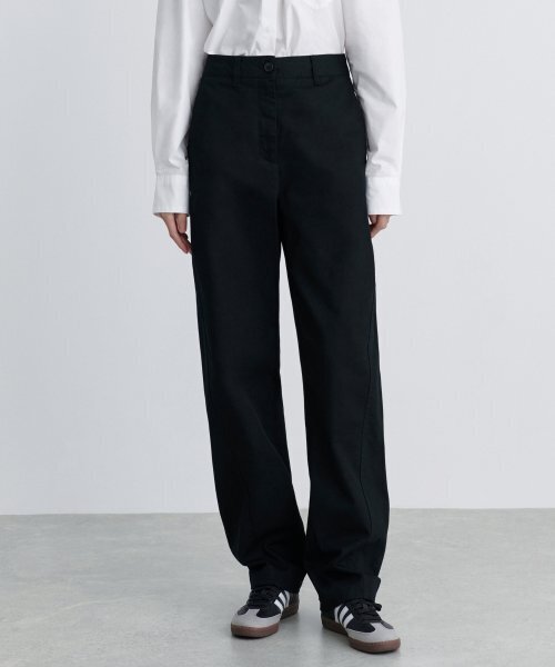 MUSINSA STANDARD WOMAN(ムシンサスタンダードウーマン)の「ウーマンズツイストチノパンツ【ブラック】(その他パンツ・レディース・その他・24/28/25/30)」の1枚目の写真
