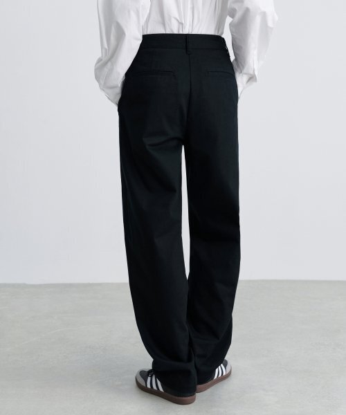 MUSINSA STANDARD WOMAN(ムシンサスタンダードウーマン)の「ウーマンズツイストチノパンツ【ブラック】(その他パンツ・レディース・その他・24/28/25/30)」の12枚目の写真