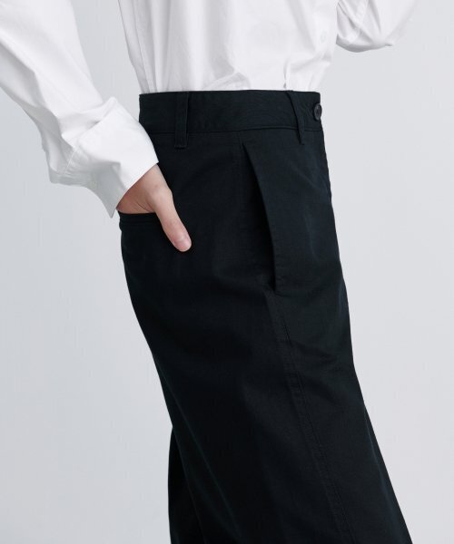 MUSINSA STANDARD WOMAN(ムシンサスタンダードウーマン)の「ウーマンズツイストチノパンツ【ブラック】(その他パンツ・レディース・その他・24/28/25/30)」の10枚目の写真