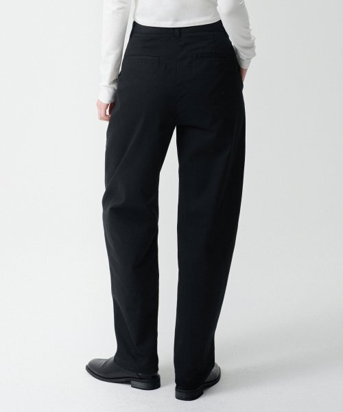 MUSINSA STANDARD WOMAN(ムシンサスタンダードウーマン)の「ウーマンズツイストチノパンツ【ブラック】(その他パンツ・レディース・その他・24/28/25/30)」の6枚目の写真