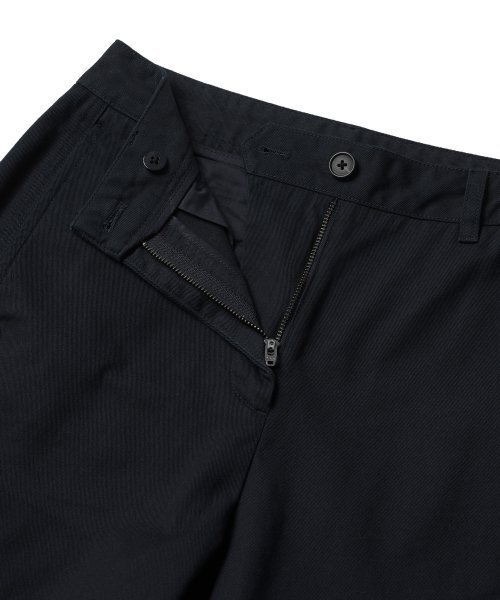 MUSINSA STANDARD WOMAN(ムシンサスタンダードウーマン)の「ウーマンズツイストチノパンツ【ブラック】(その他パンツ・レディース・その他・24/28/25/30)」の5枚目の写真