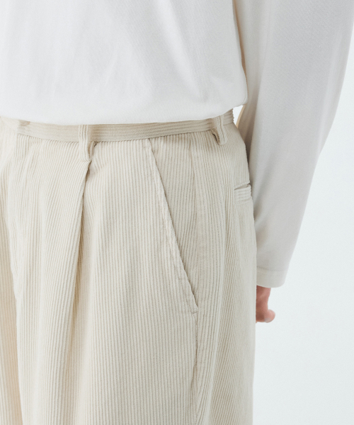 MUSINSA STANDARD（ムシンサスタンダード）の「ワイドコーデュロイパンツ[クリーム]（その他パンツ・メンズ・その他・38/36/34/32/30/31/33/26/27/28/29）」の5枚目の写真
