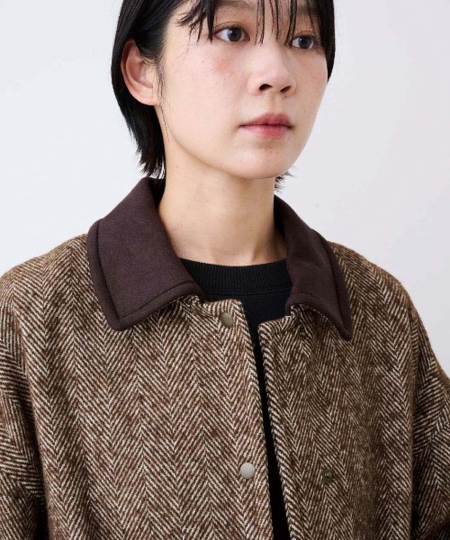 Live in comfort（リブインコンフォート）の「リブ　イン　コンフォート　栞里ちゃんとつくった　異素材を組み合わせ丁寧に仕立てた　主役級ミドルコート〈ダークブラウン〉（その他アウター・レディース・ダークブラウン・M/L/LL/3L/4L/S）」の5枚目の写真