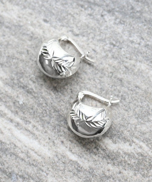 sowi（ソーイ）の「SV　ぷっくり　ピアス（ピアス（両耳用）・レディース・シルバー系その他2/シルバー系その他・ﾌﾘ-）」の2枚目の写真