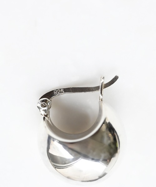 sowi（ソーイ）の「SV　ぷっくり　ピアス（ピアス（両耳用）・レディース・シルバー系その他2/シルバー系その他・ﾌﾘ-）」の4枚目の写真