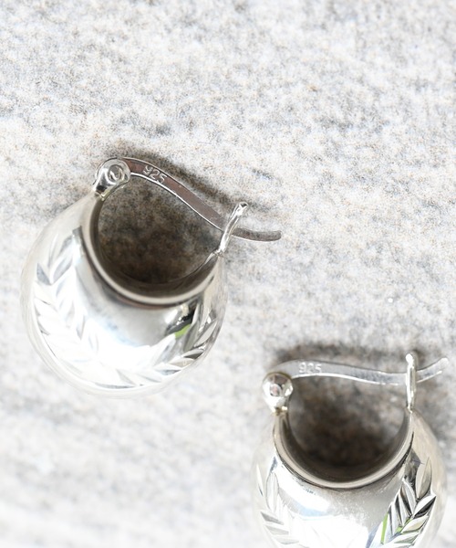 sowi（ソーイ）の「SV　ぷっくり　ピアス（ピアス（両耳用）・レディース・シルバー系その他2/シルバー系その他・ﾌﾘ-）」の7枚目の写真