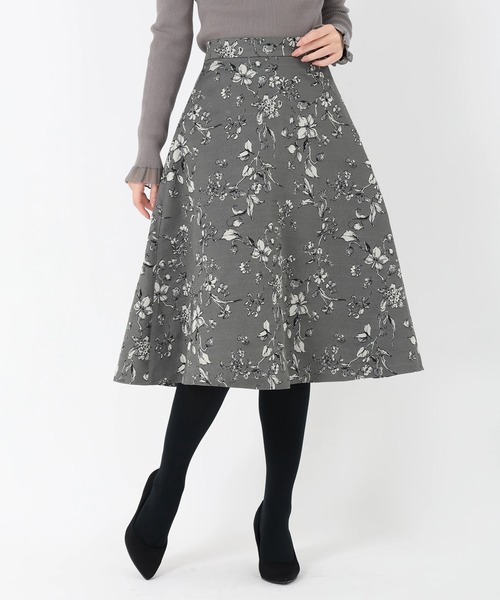 UNIVERVAL MUSE（ユニバーバル ミューズ）の「クシャナ_ジャガードフレアースカート（スカート・レディース・ブラック系/ホワイト系・2）」の2枚目の写真