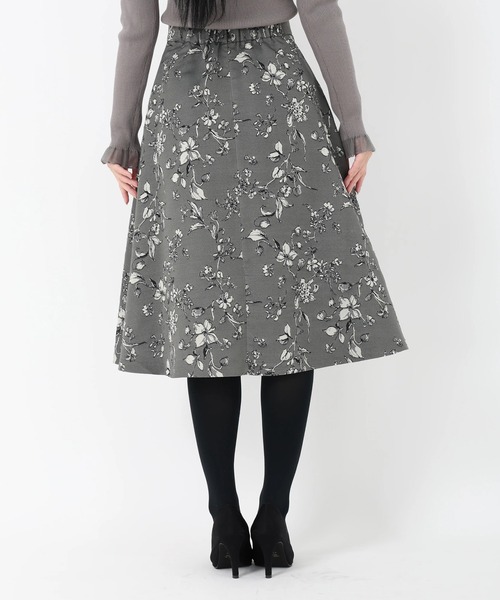 UNIVERVAL MUSE（ユニバーバル ミューズ）の「クシャナ_ジャガードフレアースカート（スカート・レディース・ブラック系/ホワイト系・2）」の5枚目の写真