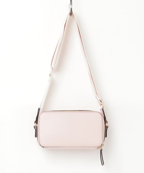 Guess(ゲス)の「CARRARA Mini Crossbody Top Zip ショルダーバッグ (ショルダーバッグ・レディース・ネイビー/キナリ/ピンク/ブラック・ONE SIZE)」の13枚目の写真