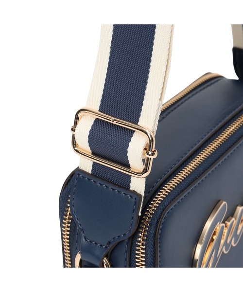 Guess(ゲス)の「CARRARA Mini Crossbody Top Zip ショルダーバッグ (ショルダーバッグ・レディース・ネイビー/キナリ/ピンク/ブラック・ONE SIZE)」の9枚目の写真