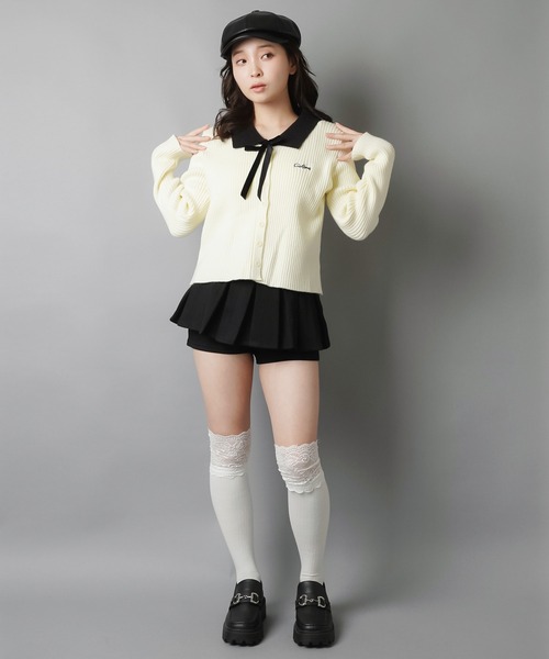 SPINNS（スピンズ）の「顔まわりが一気に華やぐ♪バイカラー襟×リボンカーディガン（カーディガン/ボレロ・レディース・レッド/グレー/オフホワイト/ブラック・ONESIZE）」の5枚目の写真