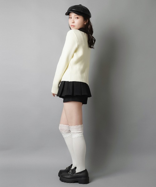 SPINNS（スピンズ）の「顔まわりが一気に華やぐ♪バイカラー襟×リボンカーディガン（カーディガン/ボレロ・レディース・レッド/グレー/オフホワイト/ブラック・ONESIZE）」の6枚目の写真