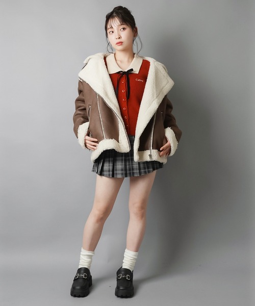 SPINNS（スピンズ）の「顔まわりが一気に華やぐ♪バイカラー襟×リボンカーディガン（カーディガン/ボレロ・レディース・レッド/グレー/オフホワイト/ブラック・ONESIZE）」の9枚目の写真