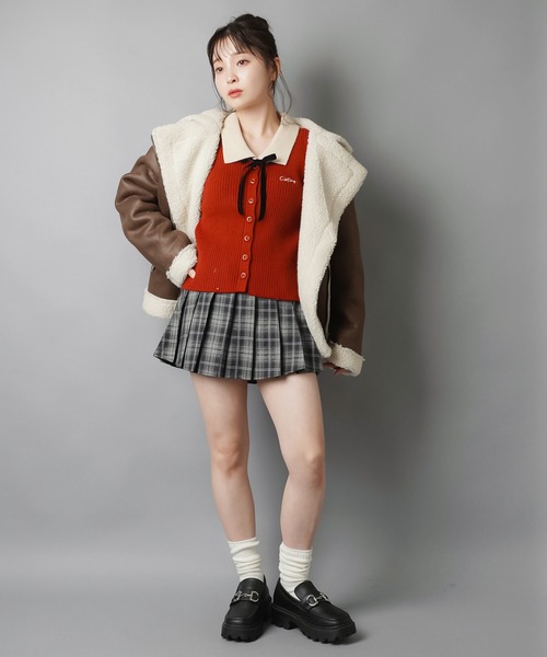 SPINNS（スピンズ）の「顔まわりが一気に華やぐ♪バイカラー襟×リボンカーディガン（カーディガン/ボレロ・レディース・レッド/グレー/オフホワイト/ブラック・ONESIZE）」の10枚目の写真