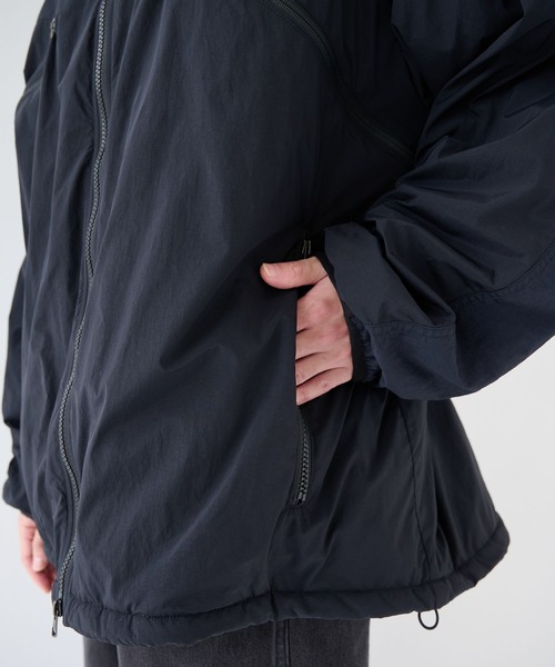 POLIQUANT（ポリクアント）の「【POLIQUANT/ポリクアント】THE BREATHABLE INSULATED HOODED JACKET（ナイロンジャケット・メンズ・ブラック/ダークグリーン・2/3/4）」の9枚目の写真