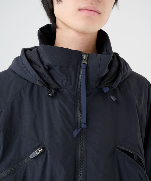POLIQUANT（ポリクアント）の「【POLIQUANT/ポリクアント】THE BREATHABLE INSULATED HOODED JACKET（ナイロンジャケット・メンズ・ブラック/ダークグリーン・2/3/4）」の11枚目の写真