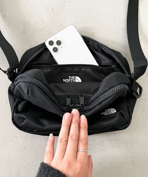 THE NORTH FACE(ザノースフェイス)の「THE NORTH FACE(ザ・ノースフェイス)/軽量 スクエア ショルダーバッグ クロスバッグ/TRAVEL CROSS BAG S(ショルダーバッグ・レディース・ブラック/グレイッシュベージュ/ワインレッド・FREE)」の21枚目の写真