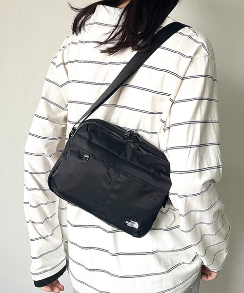 THE NORTH FACE(ザノースフェイス)の「THE NORTH FACE(ザ・ノースフェイス)/軽量 スクエア ショルダーバッグ クロスバッグ/TRAVEL CROSS BAG S(ショルダーバッグ・レディース・ブラック/グレイッシュベージュ/ワインレッド・FREE)」の6枚目の写真