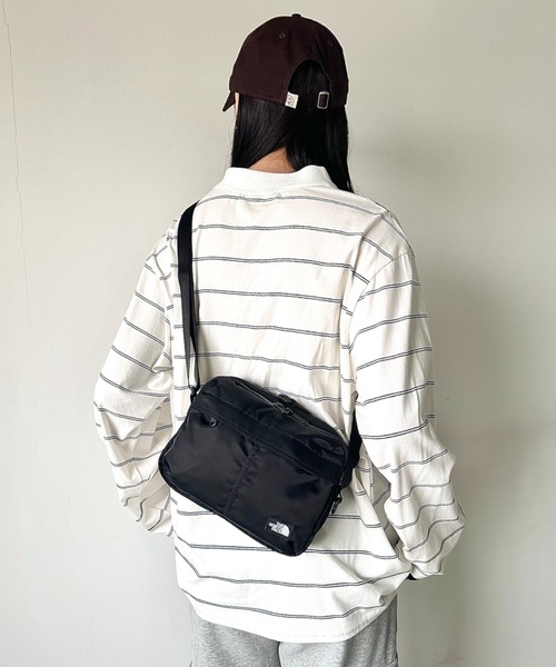 THE NORTH FACE(ザノースフェイス)の「THE NORTH FACE(ザ・ノースフェイス)/軽量 スクエア ショルダーバッグ クロスバッグ/TRAVEL CROSS BAG S(ショルダーバッグ・レディース・ブラック/グレイッシュベージュ/ワインレッド・FREE)」の9枚目の写真