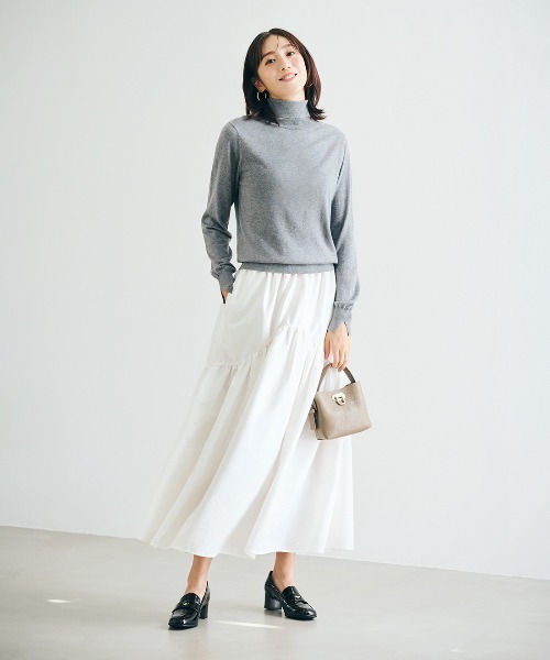 IEDIT（イディット）の「ＩＥＤＩＴ　うっとりする肌心地と絶妙ゆるフィットにこだわったシルク混タートルニット（ニット/セーター・レディース・グレー/ブラック/アイボリー・M/L/LL/3L/S/4L）」の11枚目の写真